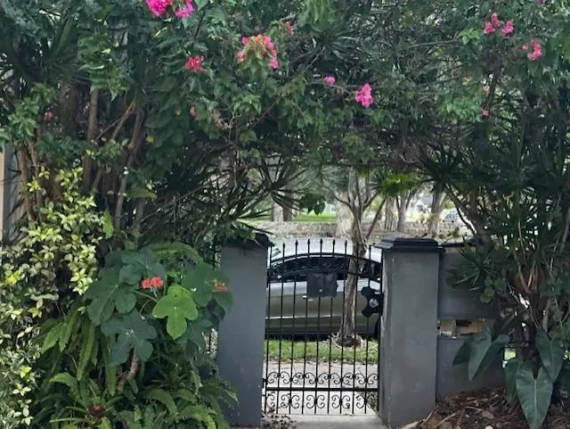 Private Granny Flat - Guesthouse